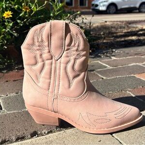 Soda brand pink short boot - boutique overstock new in box